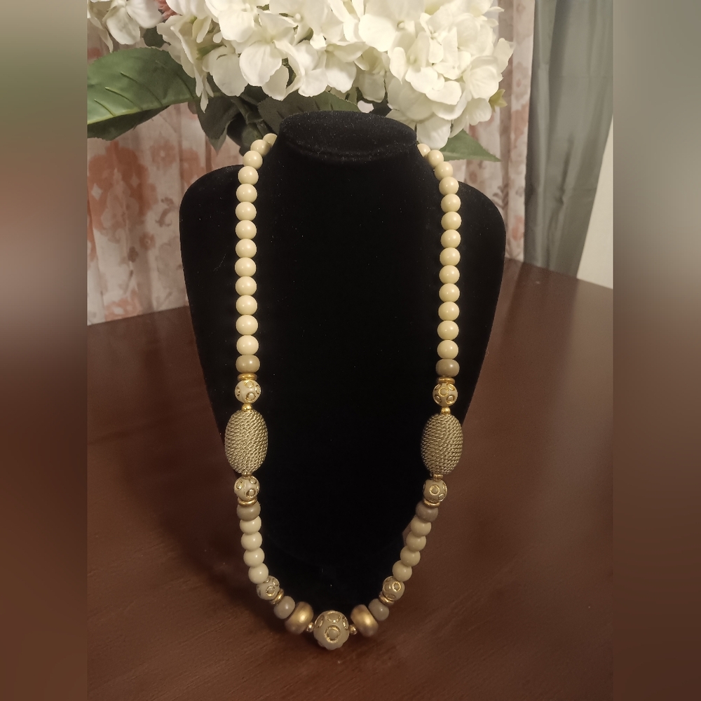 Elegant Gold and Cream Beaded Necklace